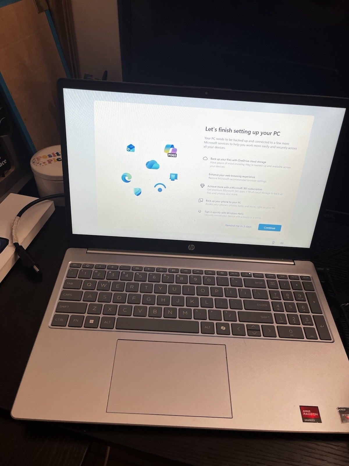HP Touchscreen Laptop 15.6″ Ryzen 3 7320U 8GB 238GB SSD Silver Win11