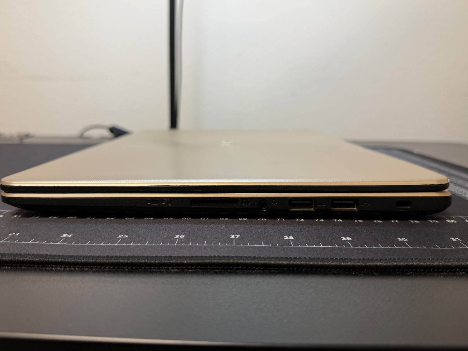 Asus Vivobook 15 X505B 15.6″ AMD A9-9420 RADEON FOR PARTS/REPAIR