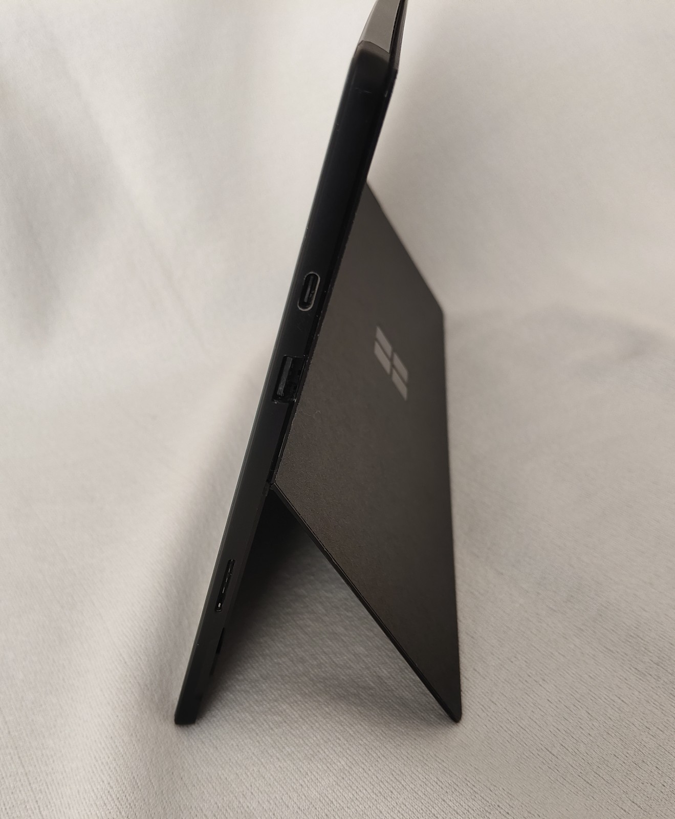 Microsoft Surface Pro 7 i7-1065G7, 16gb RAM 256gb SSD with Gift package