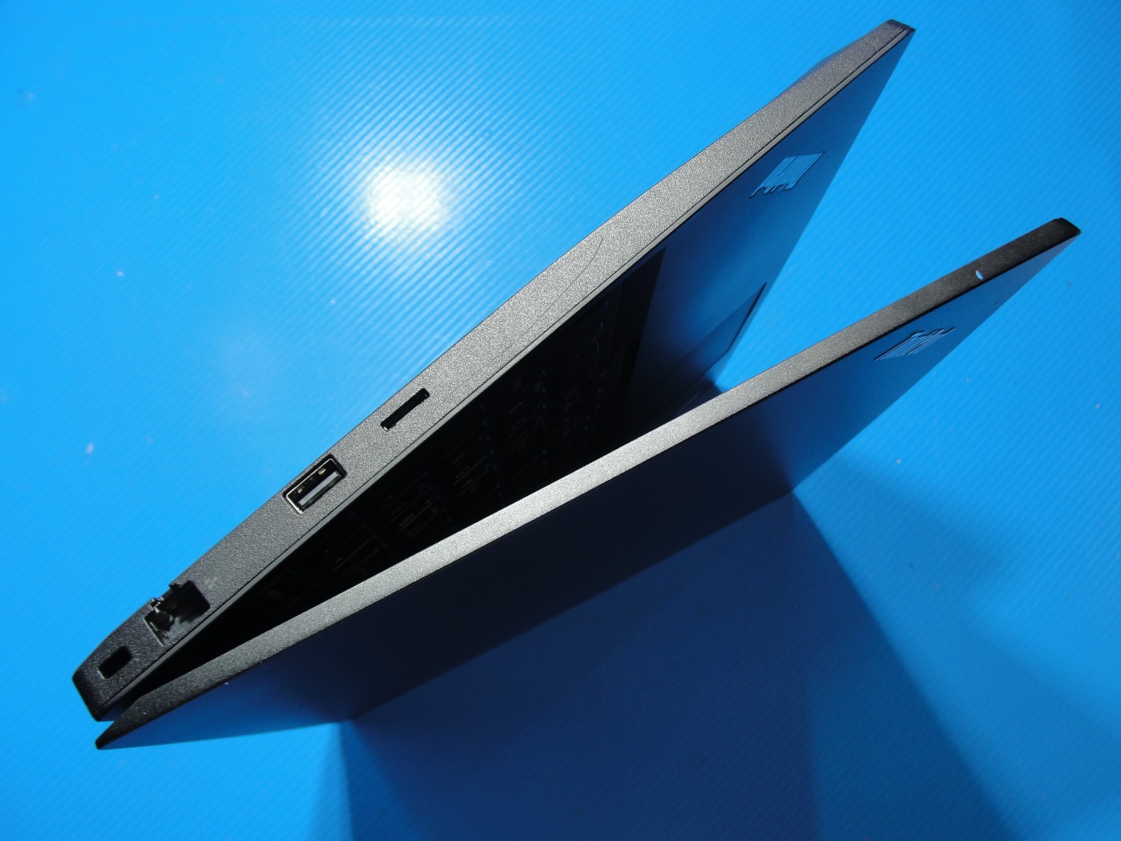 Lenovo ThinkPad E590 15.6″HD Intel Core i3-8145U 2.1GHz 8GB RAM 1TB HDD+P/A