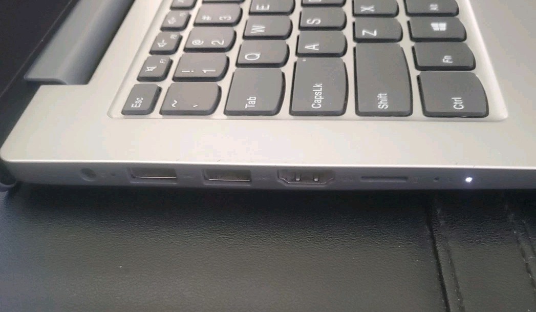 Lenovo IdeaPad Slim 1-14ast-05 Laptop AMD A6 2.4GHz 4GB 64gb SSD Wifi Webcam