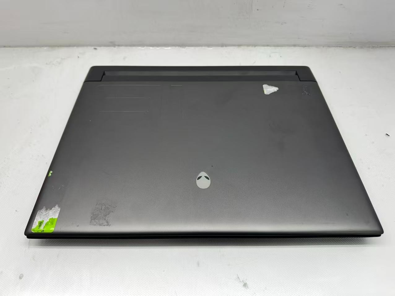 Dell Alienware M18 R1 18″ Ryzen 9 7945@2.5GHz 32GB RAM 1TB SSD RX 7900M *READ*