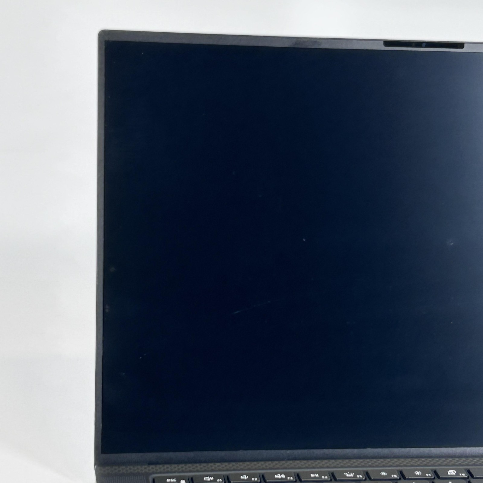 Dell XPS 15 9520 Silver FHD+ 2.3 GHz i7-12700H 32GB 1TB SSD NVIDIA RTX 3050 Good