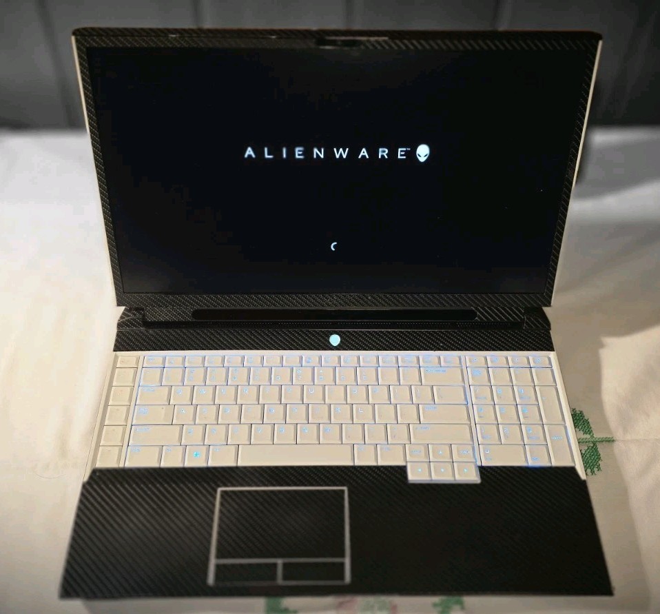 Alienware Area-51m R1 i7-9700K RTX 2070 16GB 256GB SSD 144Hz Excellent