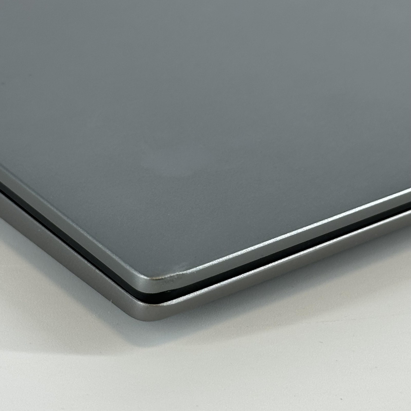 Dell Latitude 7440 14 Gray QHD+ TOUCH 1.9GHz i7-1370P 32GB 256GB SSD GOOD – BENT