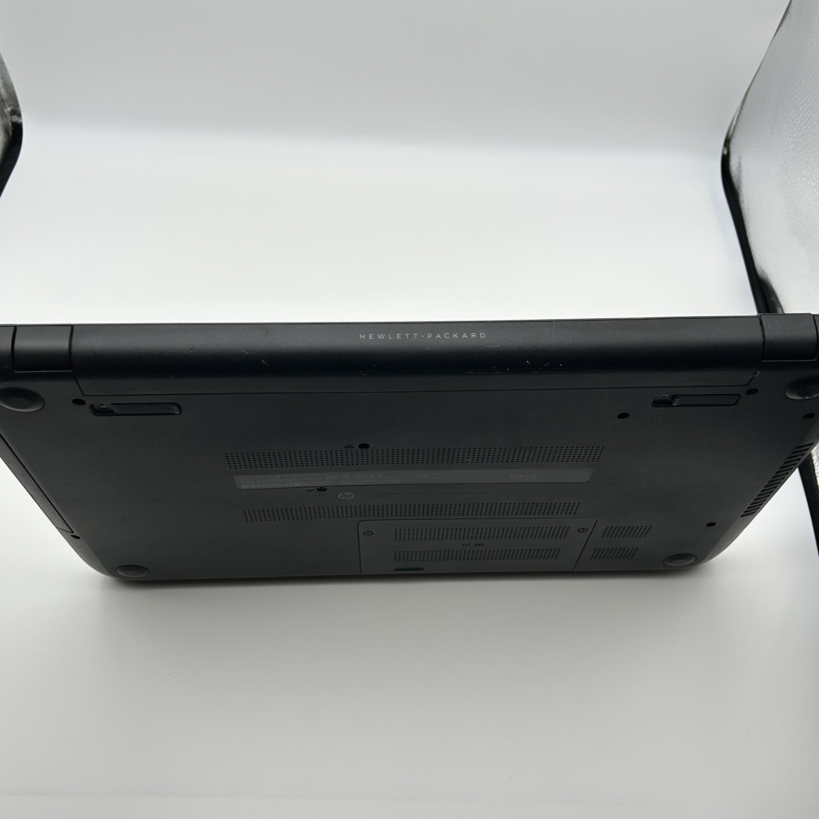 HP Notebook 15-f211wm Black 15.6″ Touchscreen Built-in Webcam Laptop – FOR PARTS