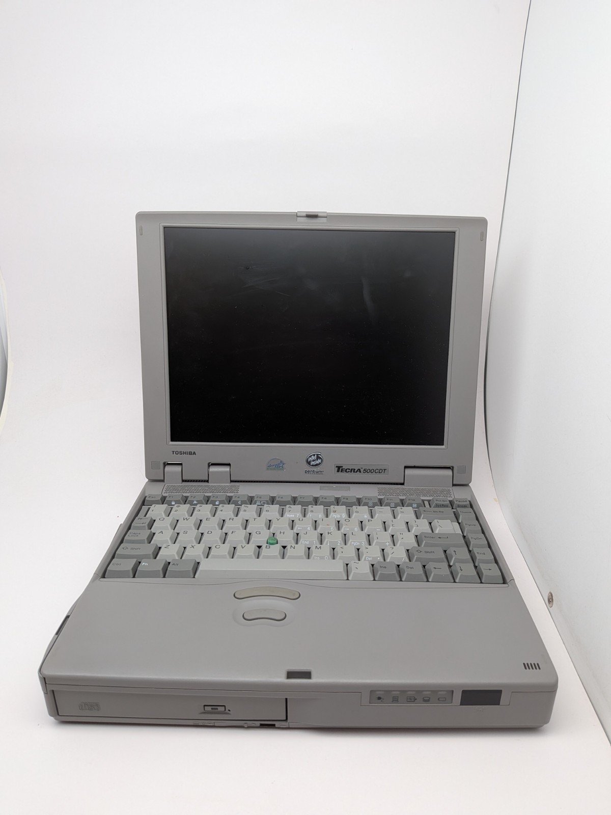 Vintage Toshiba Tecra 500CDT Notebook Computer w/HDD RAM WIN 95 *WORKS*