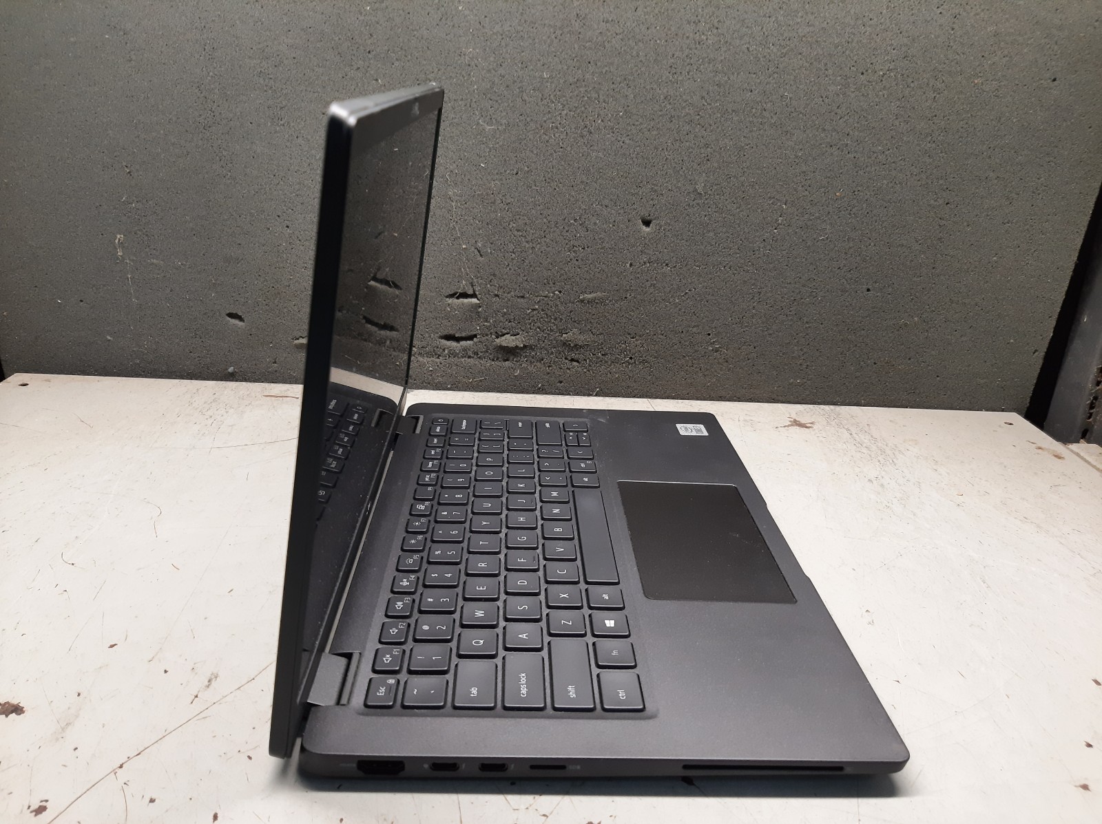Dell Latitude 7410 14″ i7-10610u 16GB RAM No SSD No OS No Bluetooth BIOS Lock