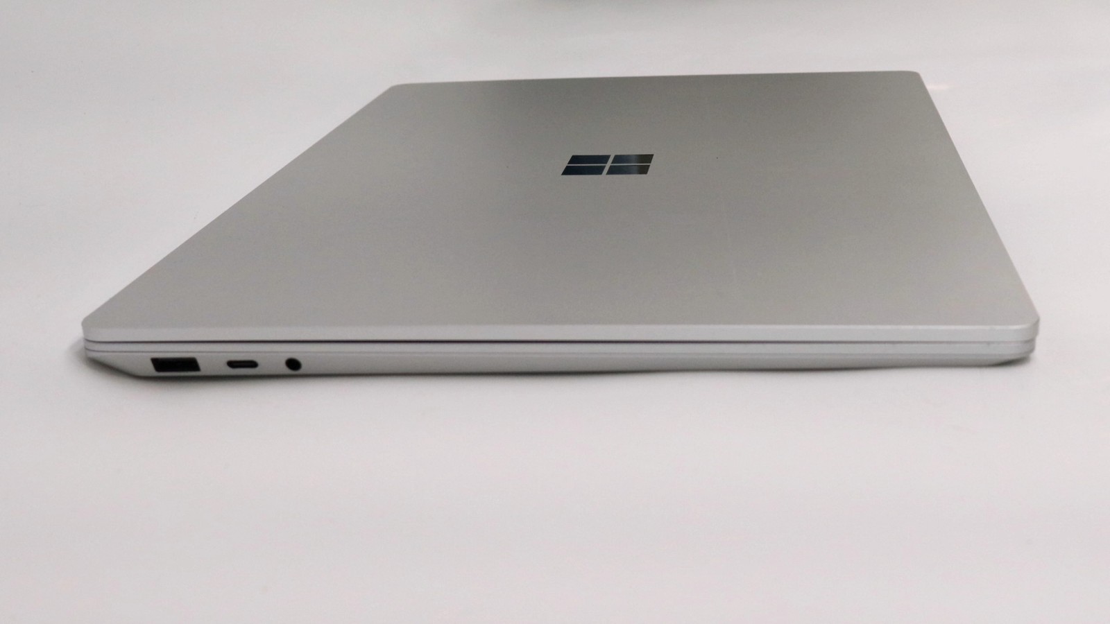 Microsoft Surface Laptop 3 15″ i7-1065g7 16GB 256GB – Fair READ DESC