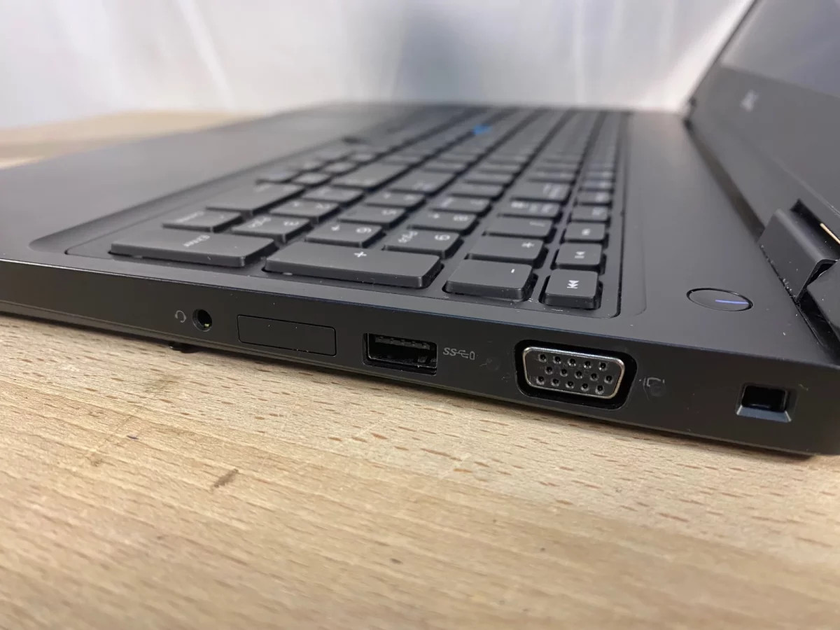 Dell Latitude 5580 i7-7820HQ 8GB RAM No SSD For Parts/Repair