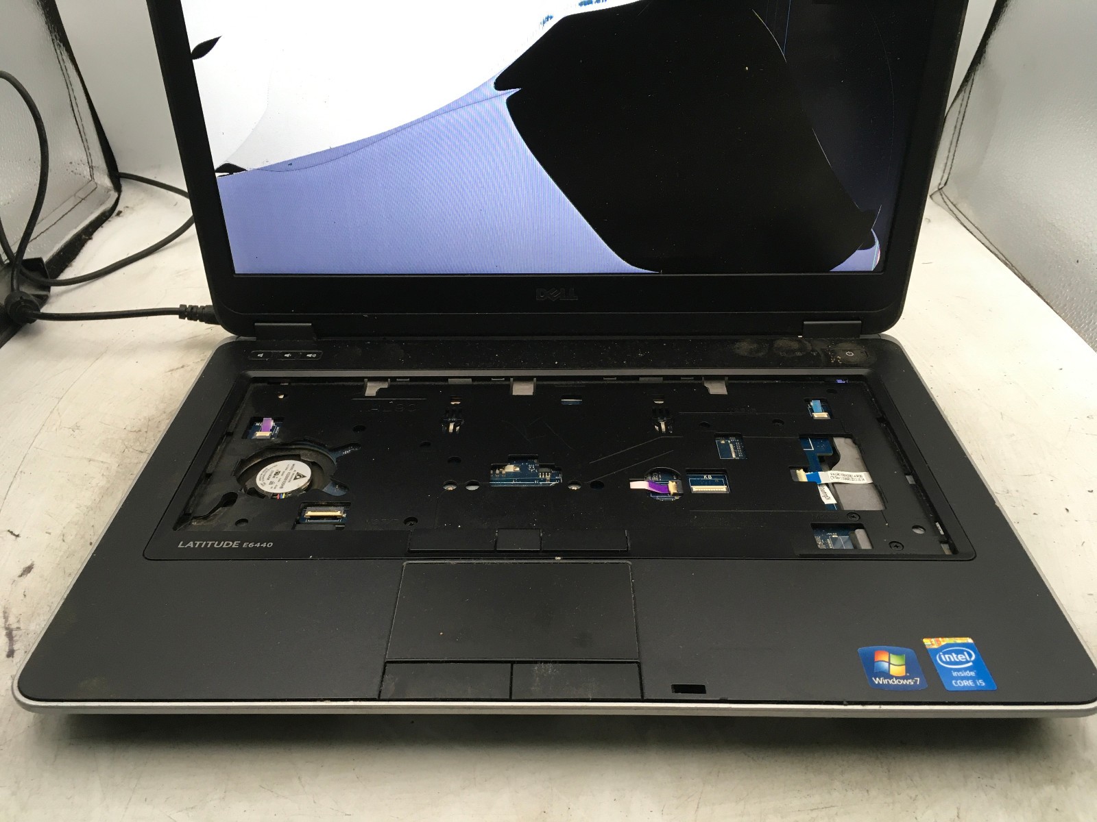 DELL LATITUDE E6440 – FOR PARTS/BAD LCD – INTEL I5 4TH GEN – NO RAM -14″-READ-BB