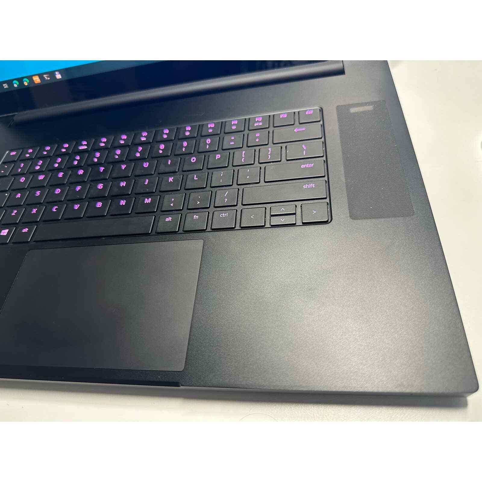 Razer Blade 17 (2019) 2080 Super, 4K Touch Glossy, i7-10875H, 16GB/1TB