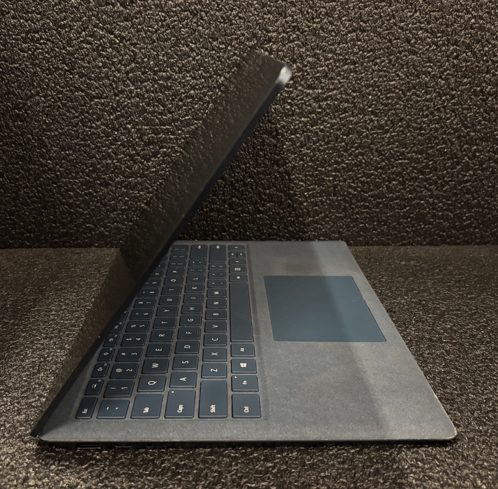 Microsoft Surface Laptop 3 i7-1065G7 | 1.30GHz | 16GB | 256GB | READ DESCRIPTION