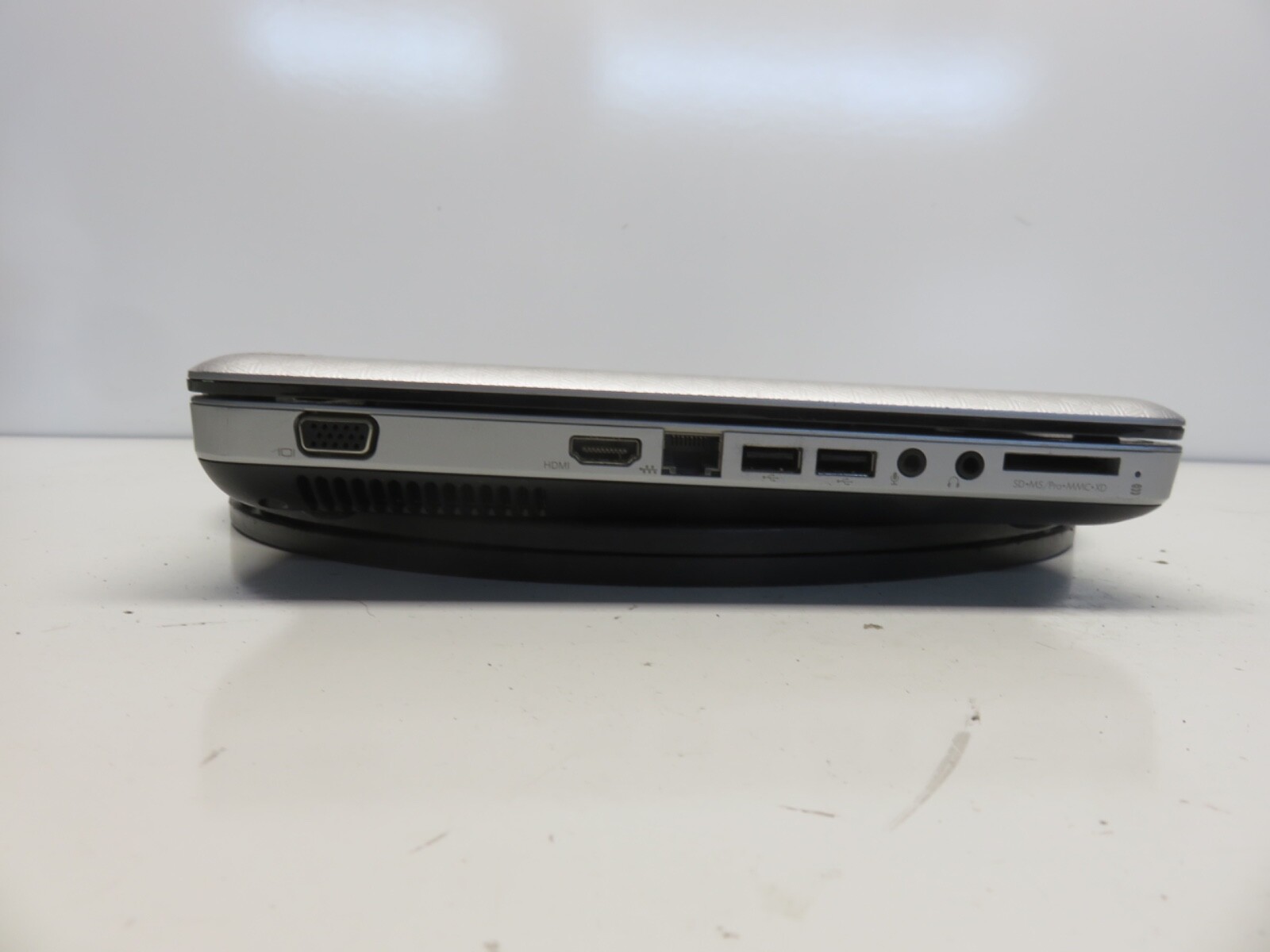 HP G42-230US Laptop AMD Turion 2 P520 2300MHz 4 GB NO HDD No Batt