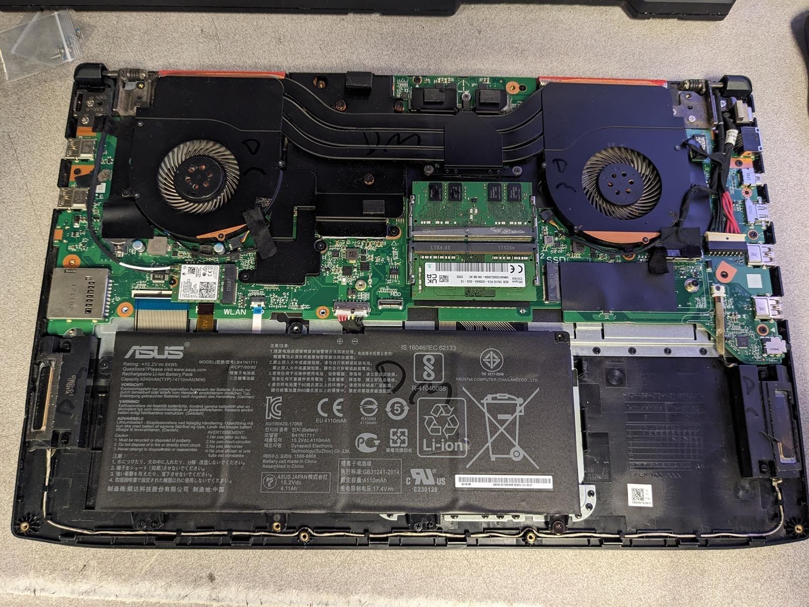 ASUS GL703V i7-7700HQ @ 2.80GHz, 12GB RAM, NO HDD/OS