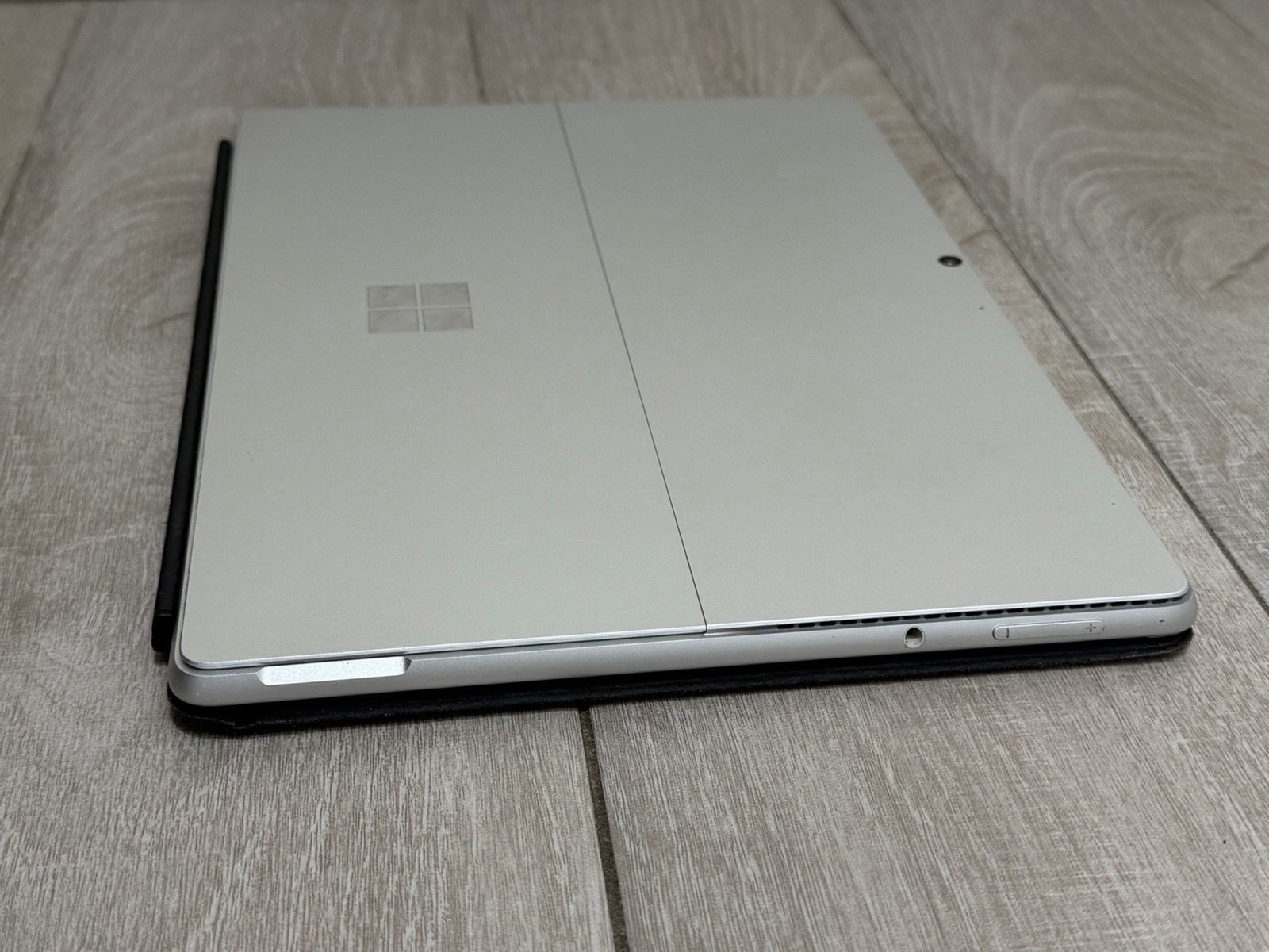 Microsoft Surface Pro 8 13″ Core i5-1135G7 8GB RAM 128GB NVMe SSD 1983 Win-11