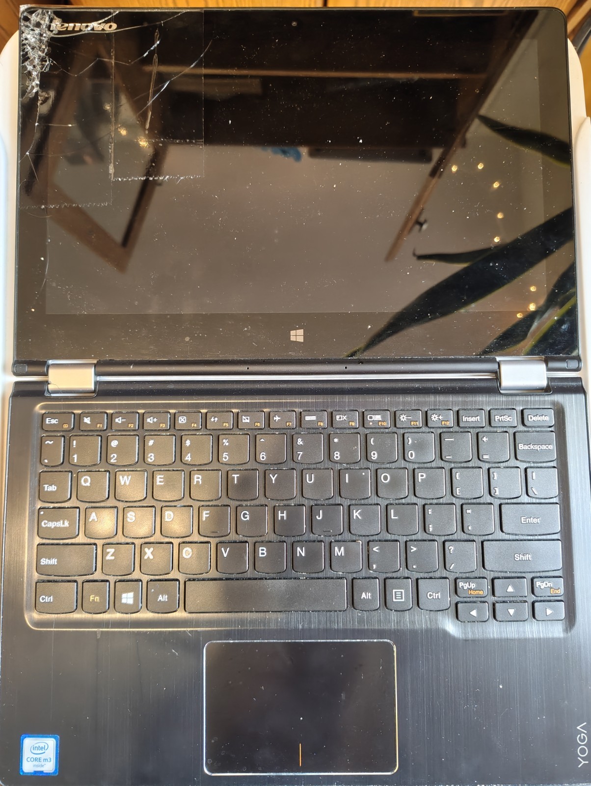 Lenovo Yoga 700-11ISK 11″ Intel Core m3 4GB RAM W/charger – For Parts