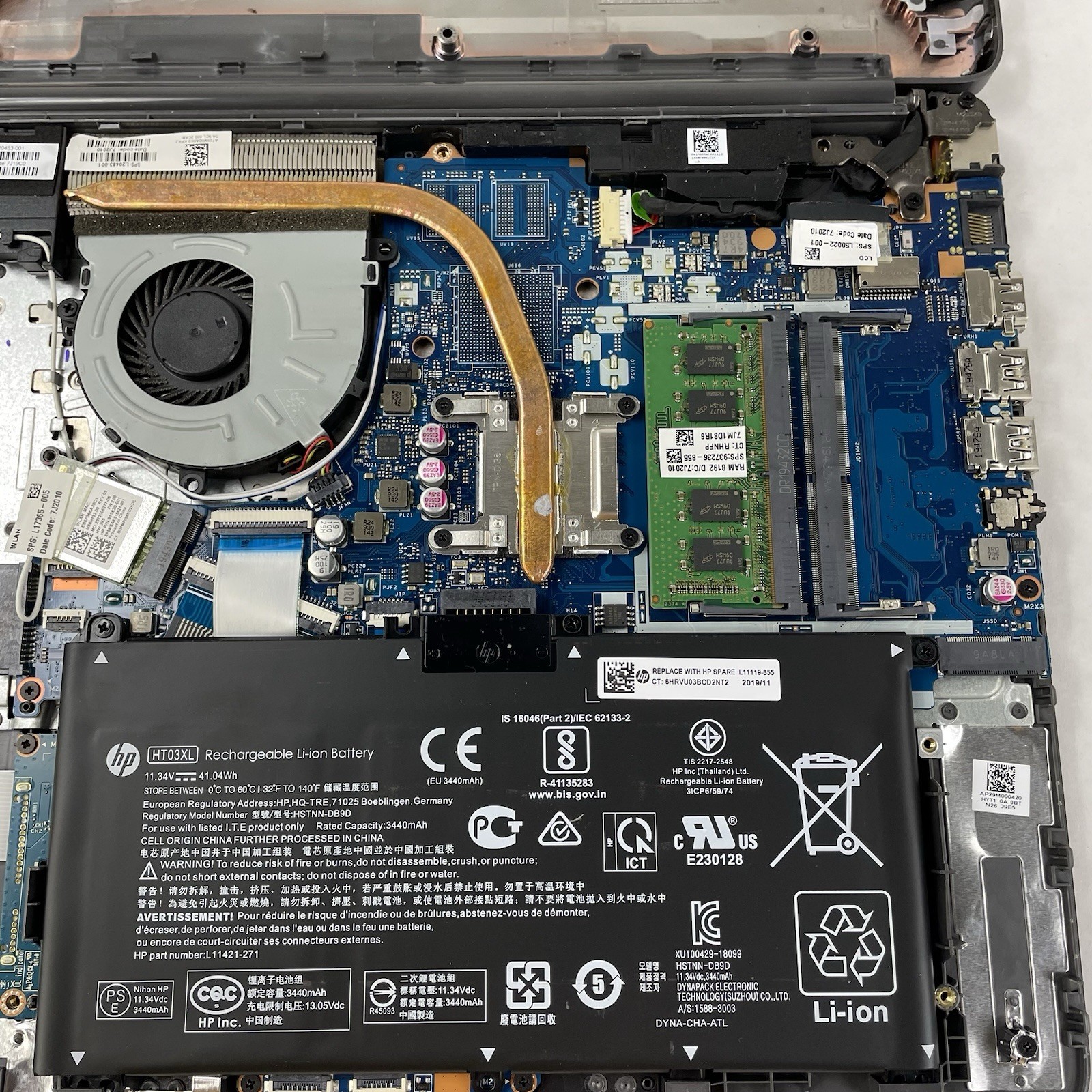 HP 255 G7 15.6″ Ryzen 3 2200U 2.50 GHz 8 GB RAM No SSD/OS/AC