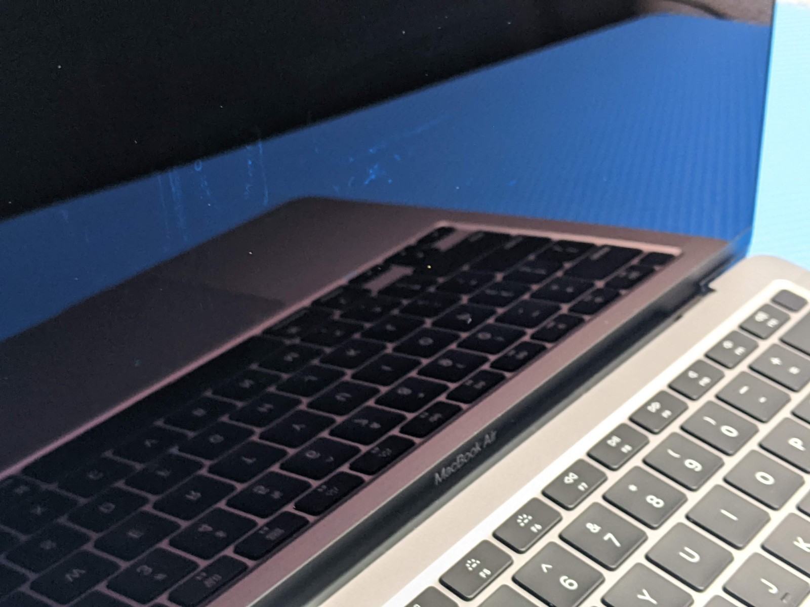 Apple MacBook Air 13″ A2179 (2020) i5-1030NG7 1.1GHz 8GB 512GB SSD MVH22LL/A +PA