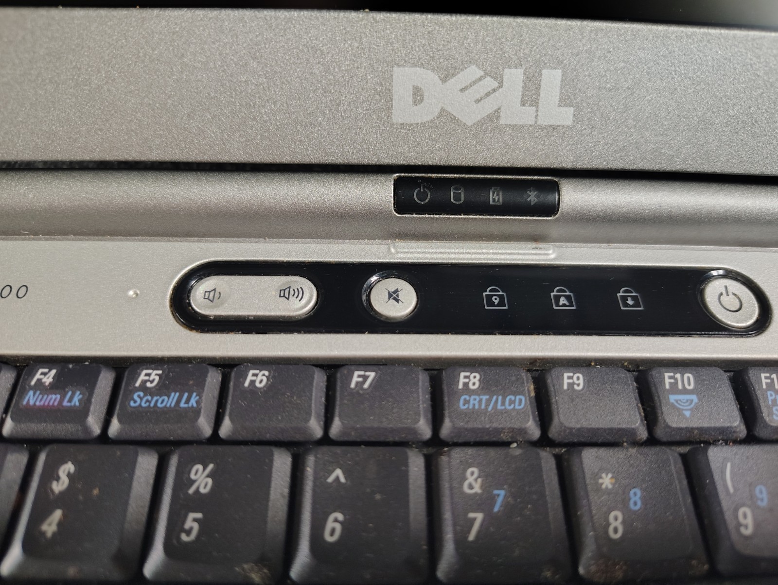 Dell Latitude D400 Retro Windows XP laptop