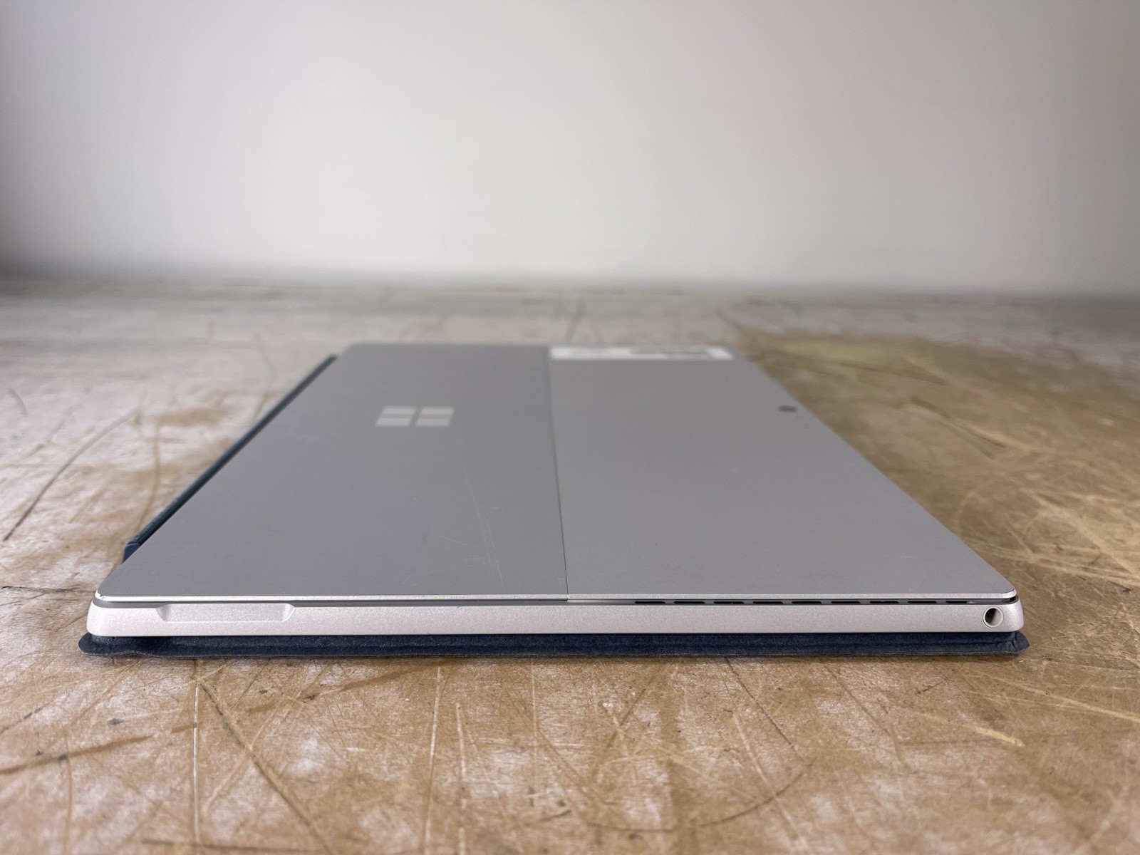 MICROSOFT SURFACE LAPTOP 1769 i5-7300U @ 2.60GHz, 4GB RAM, 120GB SSD, WIN 10 PRO