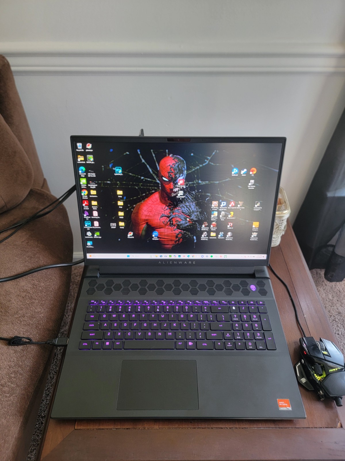 Alienware m18 R1 18in Ryzen 9 7845HX 32GB RTX 4070 2TB SSD W11H