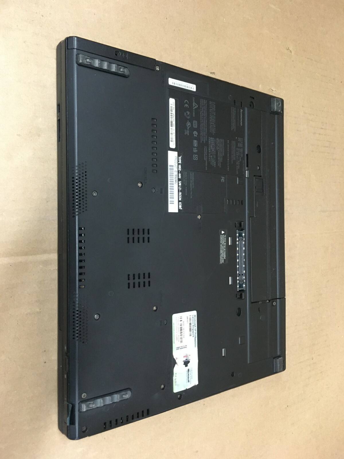 IBM ThinkPad T60 14.1″ Intel T2400 1.83GHz 1.5GB RAM 60GB HDD WINDOWS XP