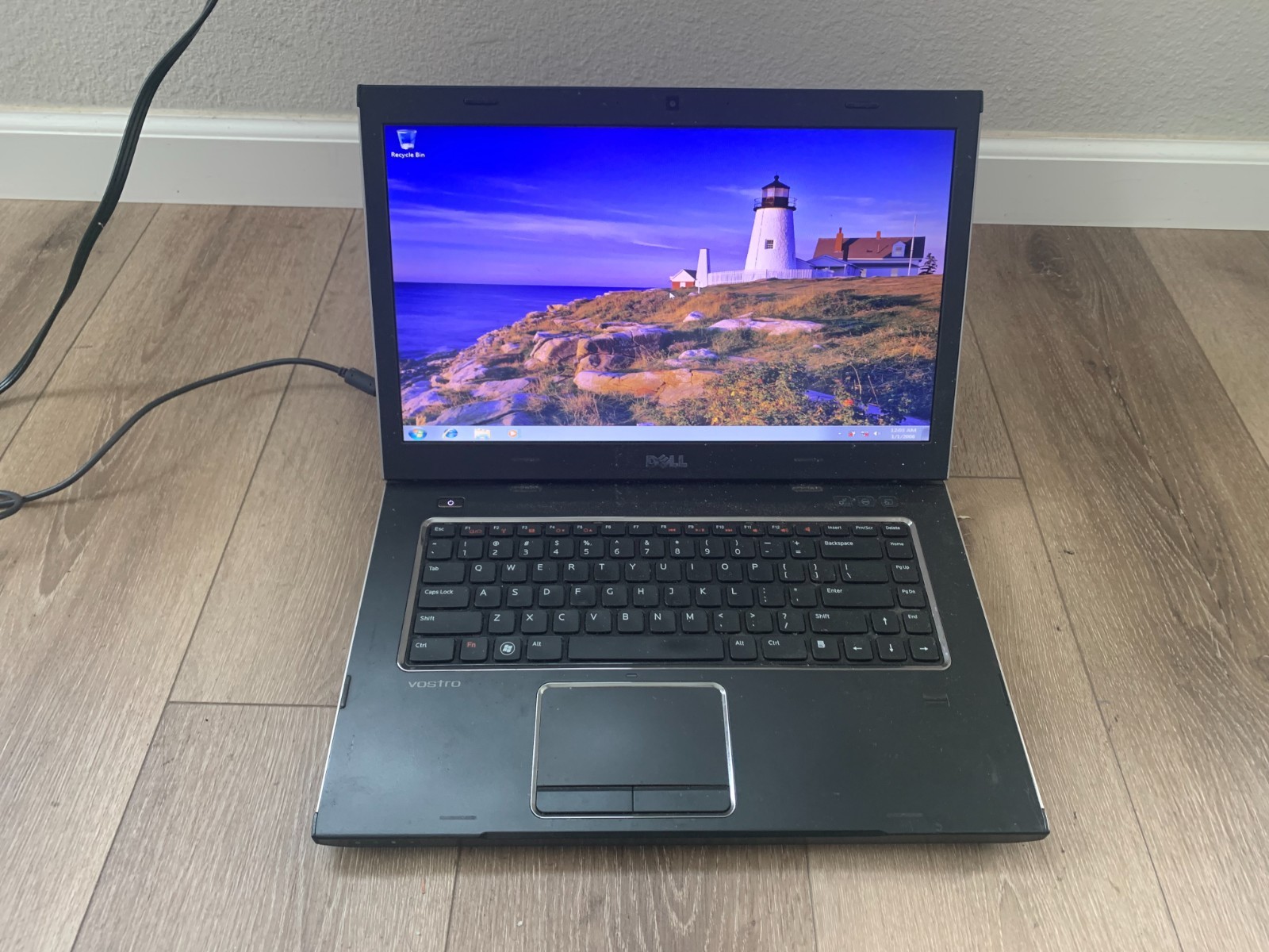 Dell Vostro 3555 15.6″ AMD E2-3000M 1.80GHz 4 GB RAM 320GB HDD Win 7 Pro