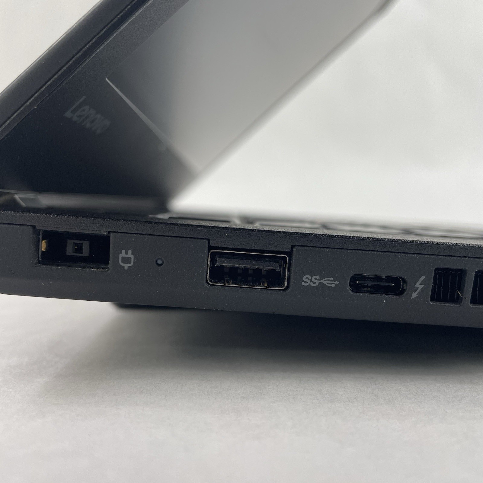 Lenovo ThinkPad T470 14″ i5-6300U 2.40 GHz 8 GB RAM No SSD/OS/AC