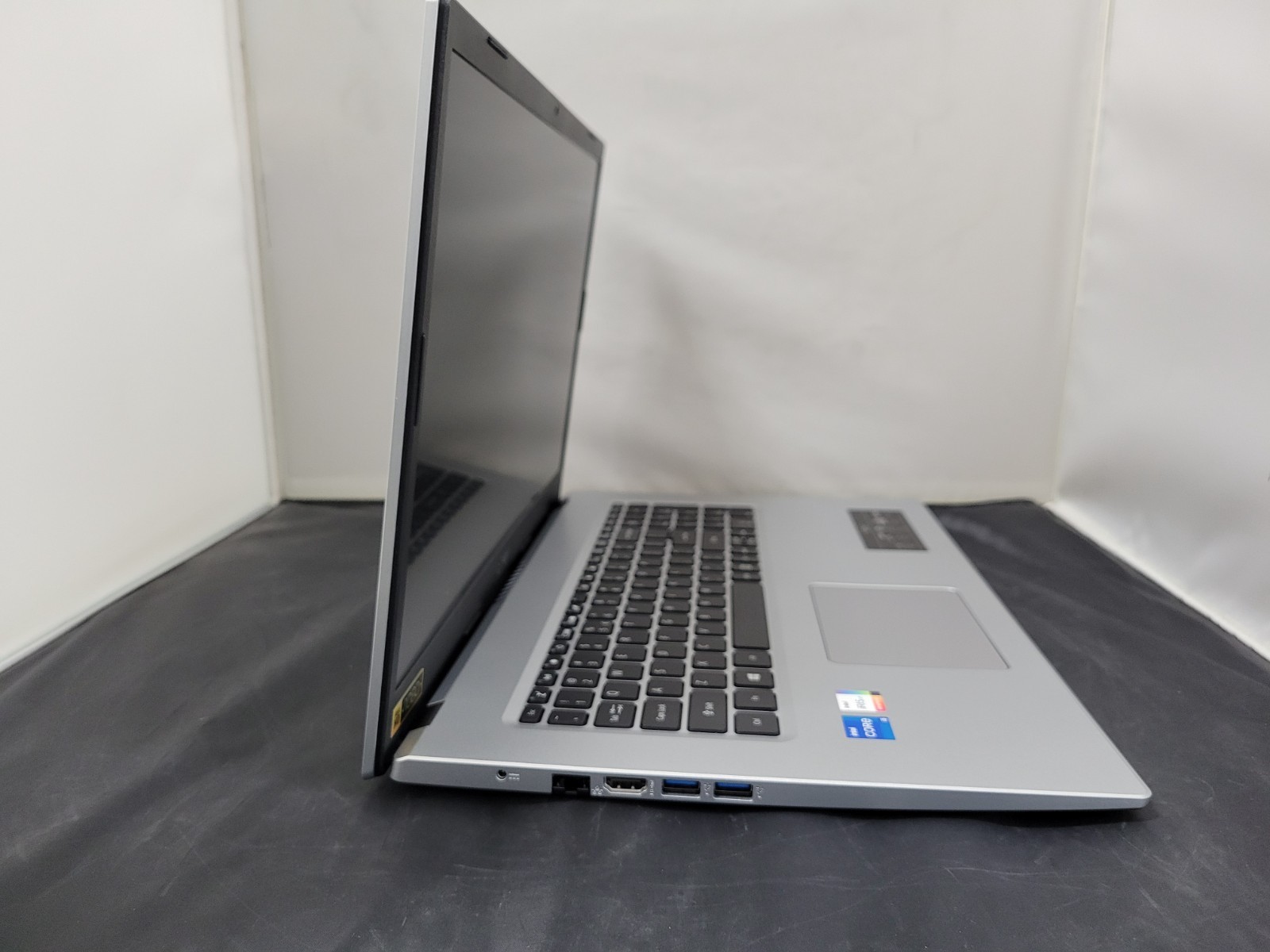 Acer Aspire 3, 17.3″ i5-1135G7 Iris Xe Graphics 8/256GB win 11 home
