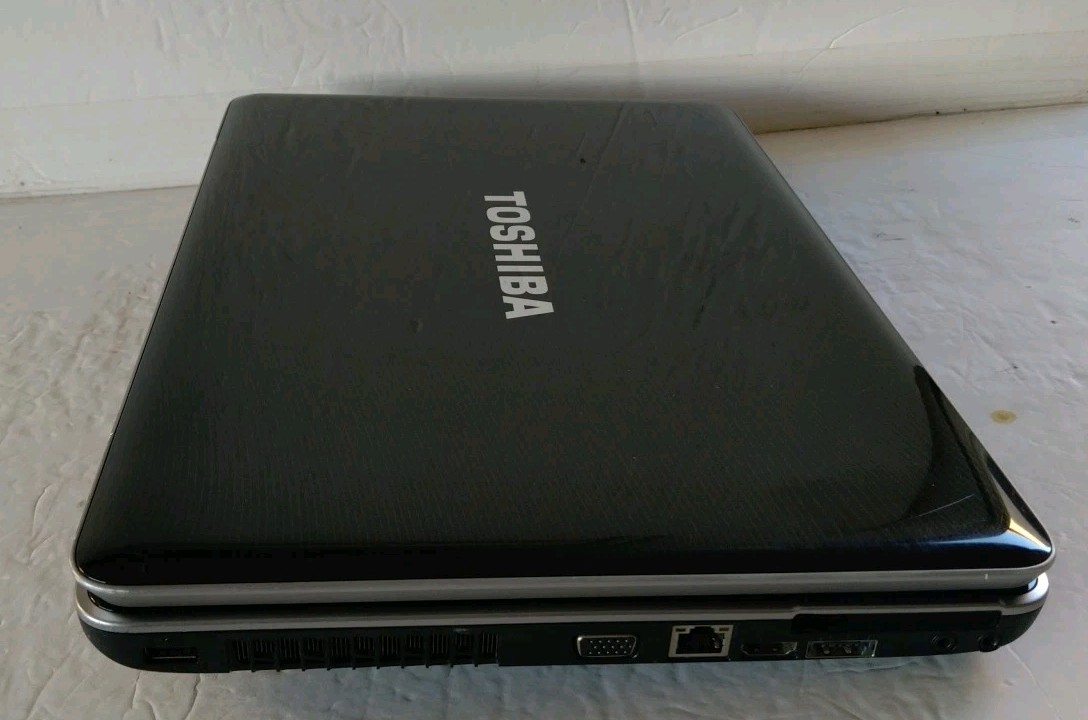 TOSHIBA SATELLITE A505D-S 15.6″ 500GB 8GB AMD Turion X2 Ultra 2.30 GHz Win 7 PRO