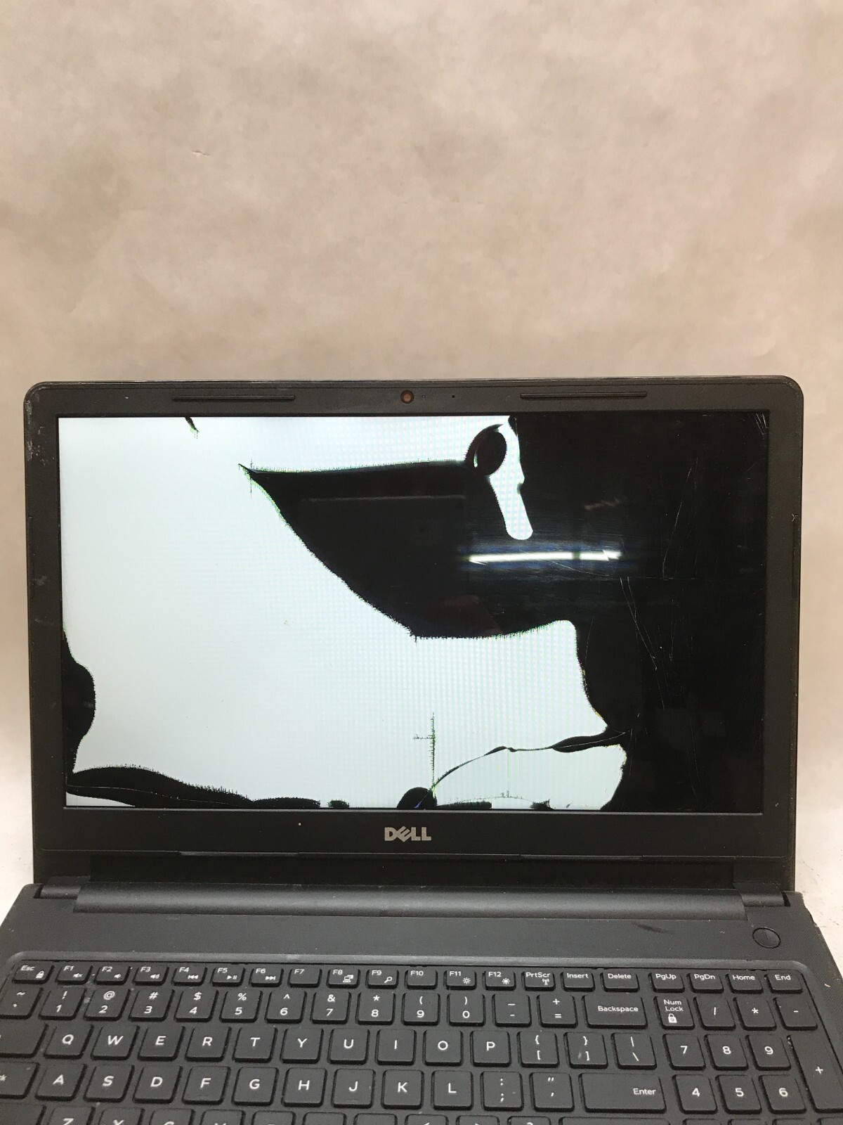 Dell Inspiron 15 3567 15″ Laptop i3-7130U 4GB RAM NO HDD/OS Cracked For Parts DW