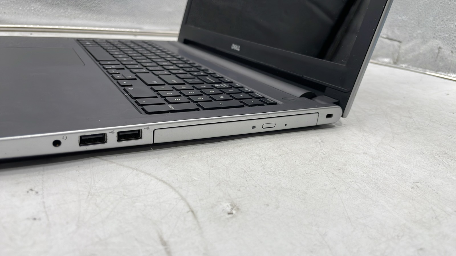 Dell 15.6″ Intel Core i7 AMD Radeon Graphics Laptop 66MYDC2 For Parts Or Repair