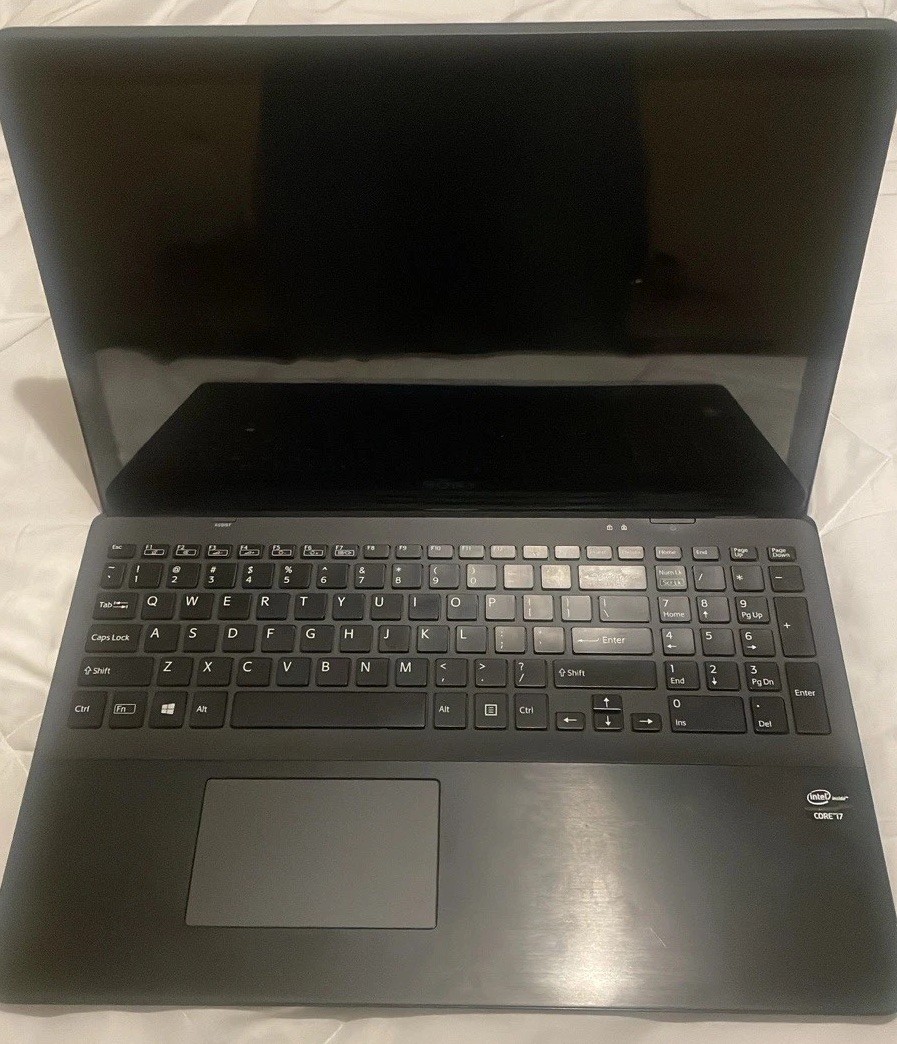Sony VAIO Touchscreen SVF15AC1QL 15.5″ i7 8GB 1TB+24GB GT 740M Windows 8 Black