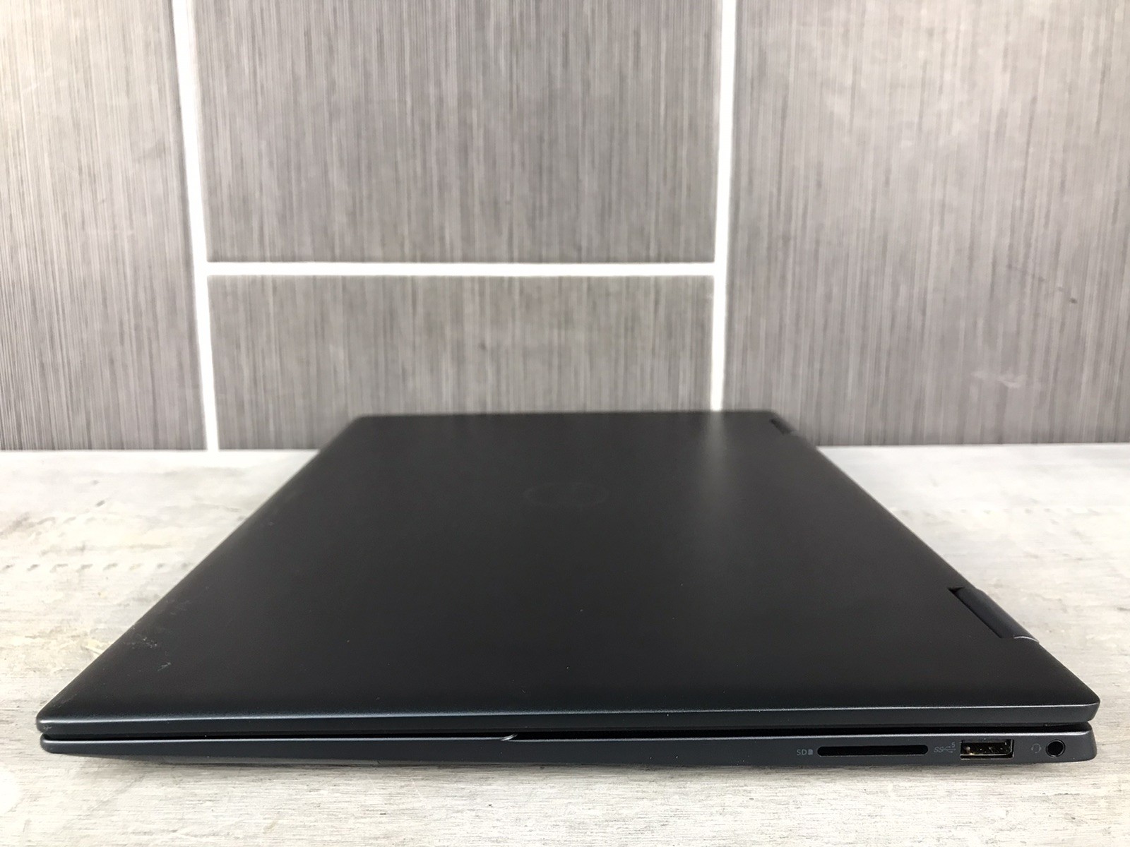 Dell Inspiron 16″ 2-in-1 (P128F) Laptop AMD Ryzen 5 7530U 16GB RAM 512GB SSD