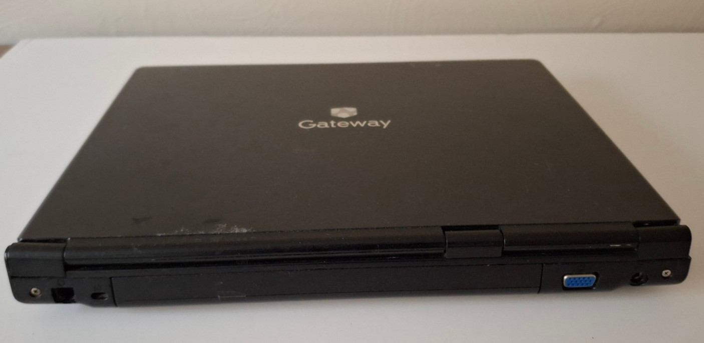 Gateway W305I 14″ Laptop Intel Core 2 Duo 1 GB Ram,Charger, No HD/OS