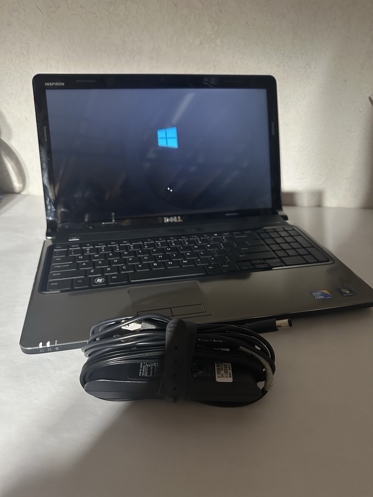 Dell Inspiron 1564 15.6” Laptop i3 2.13GHz 4GB RAM Windows 10 Home w/ Charger