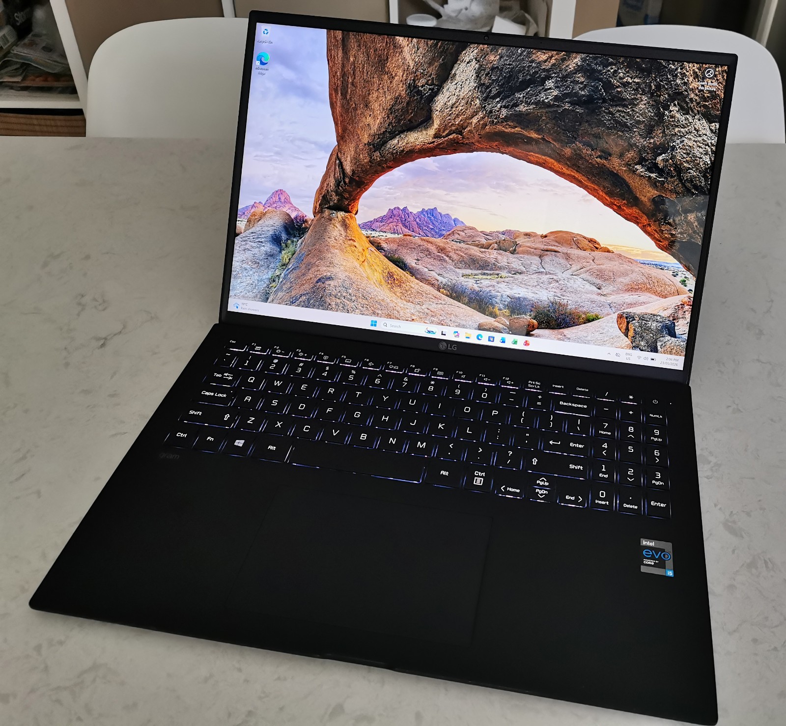 READ* LG Gram i5-1135G7 8GB DDR4 512GB or 1-2TB SSD 2K 16″ Lightweight Laptop