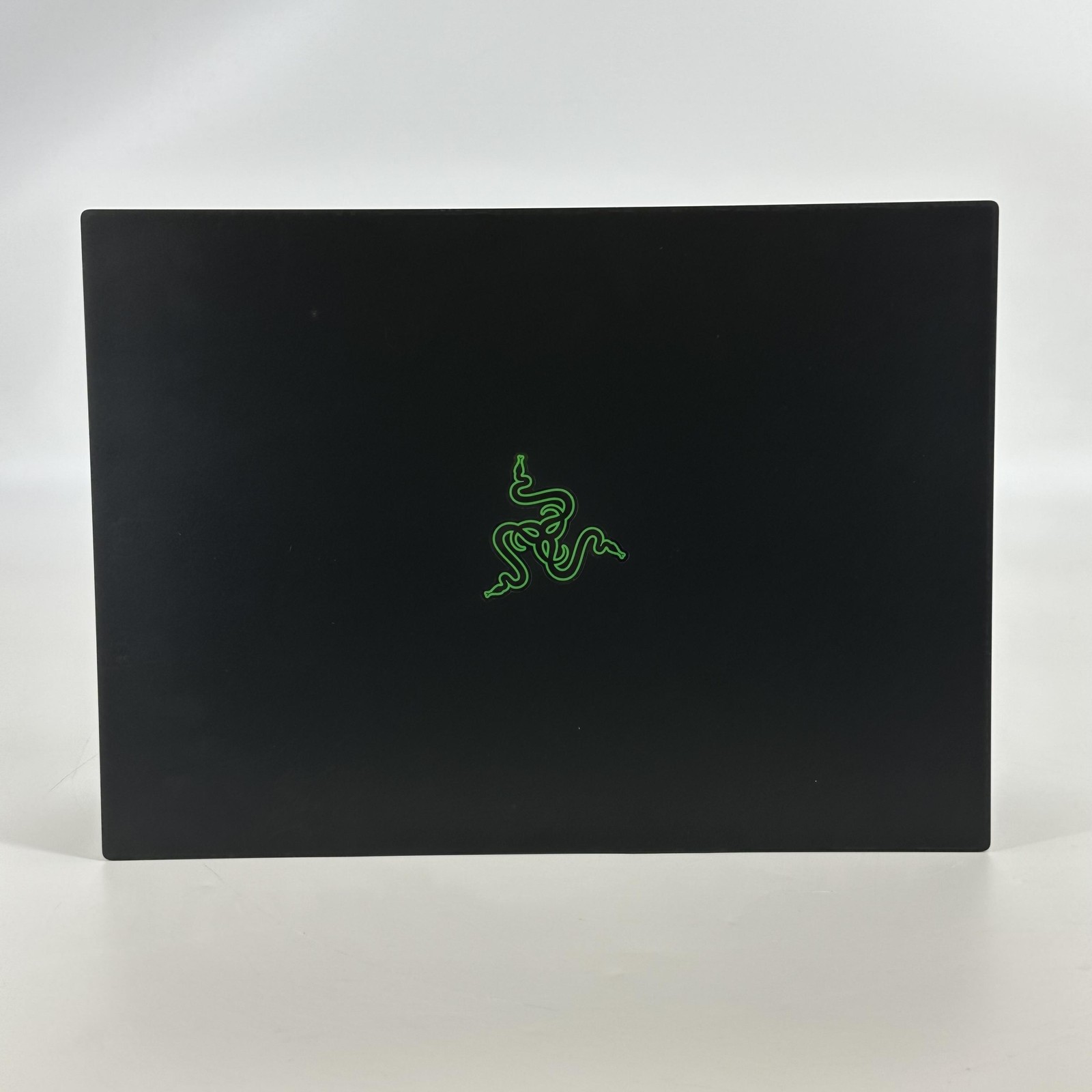 Razer Blade 14 FHD 2025 2.0GHz Ryzen AI 9 365 16GB 1TB RTX 5060 – CRACKED SCREEN