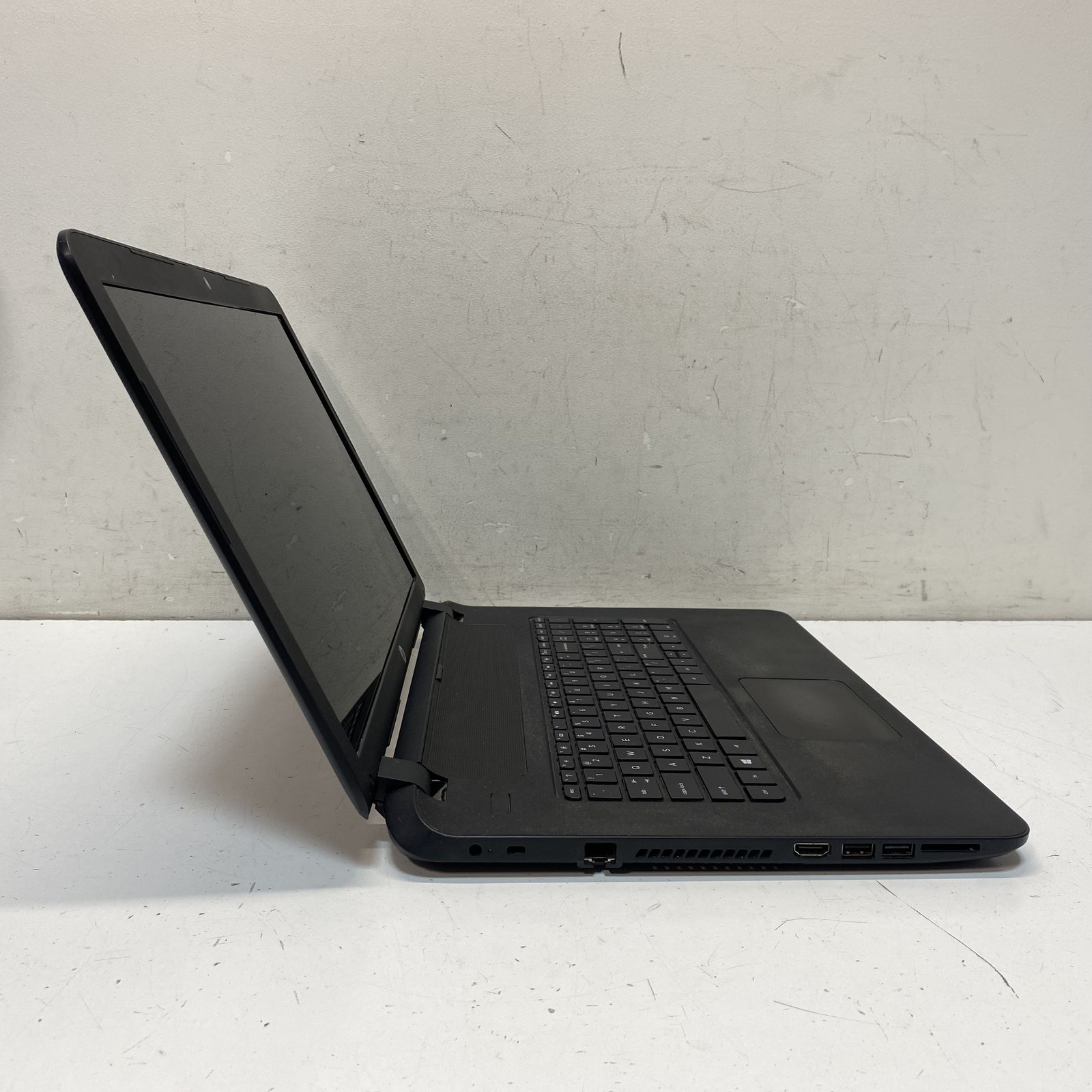 HP 17-p120wm 17.3″ Laptop AMD Windows 10