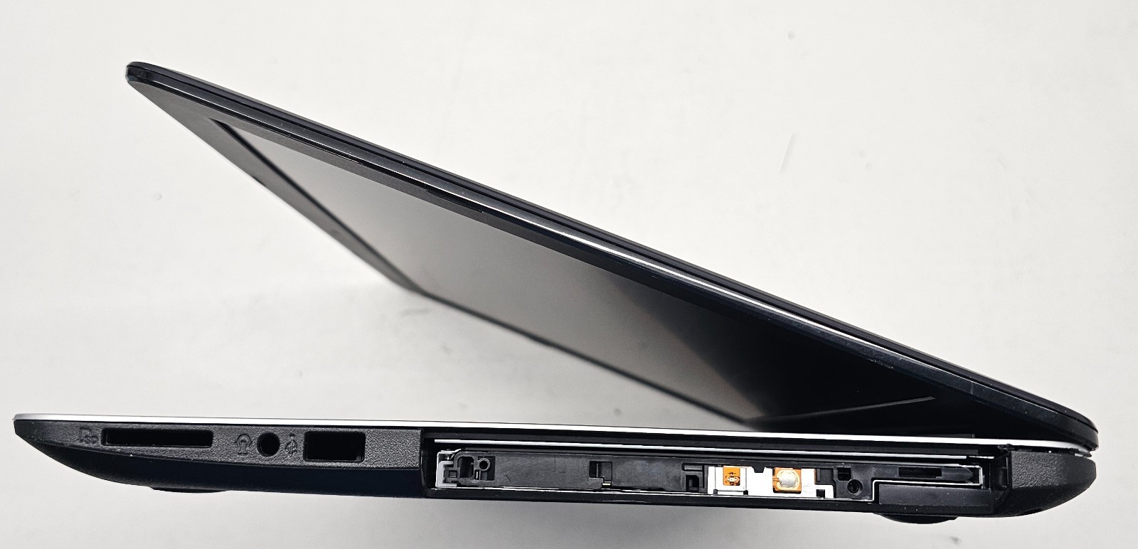Asus R556LA-MH31(WX) 15.6″ Laptop Intel Core i3-4005U 6GB RAM NO HD/OS (FL)