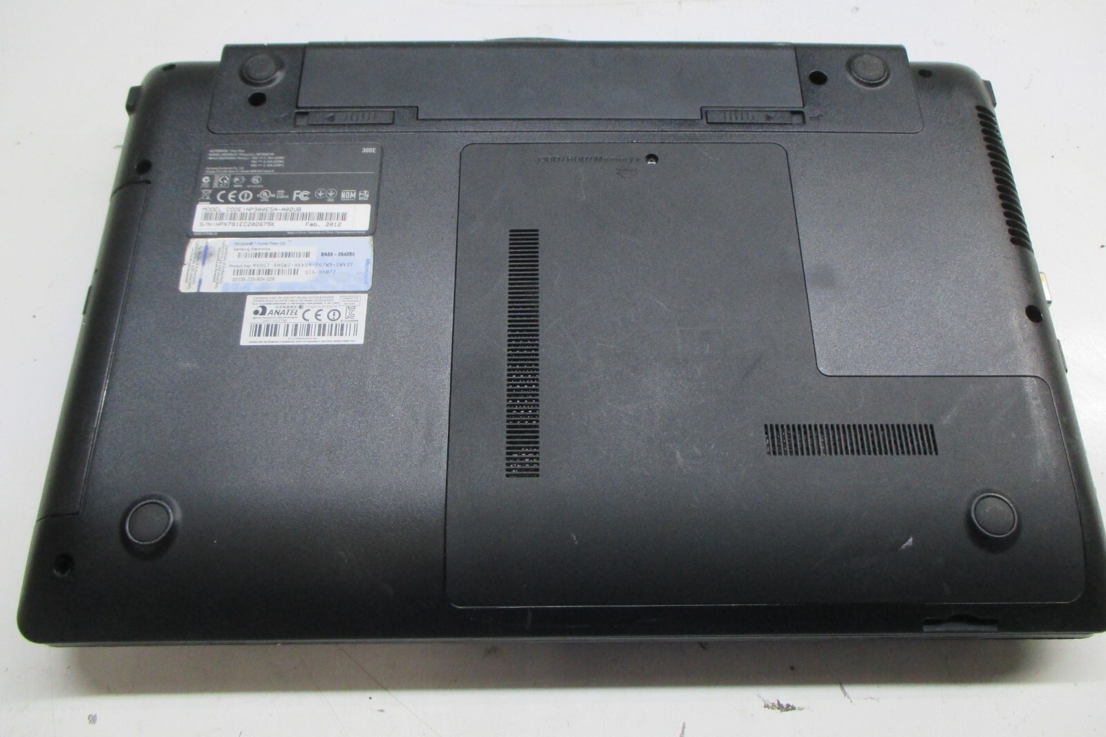 Samsung NP300E5A Laptop Intel Core i3 2nd/3rd Gen. – Parts/Repair – No Video