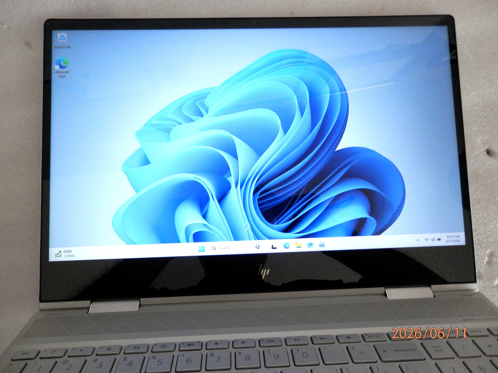 HP ENVY x360 15m-dr0012dx , Intel Core i7-8565U,512GB SSD 16GB RAM A/C Charger*