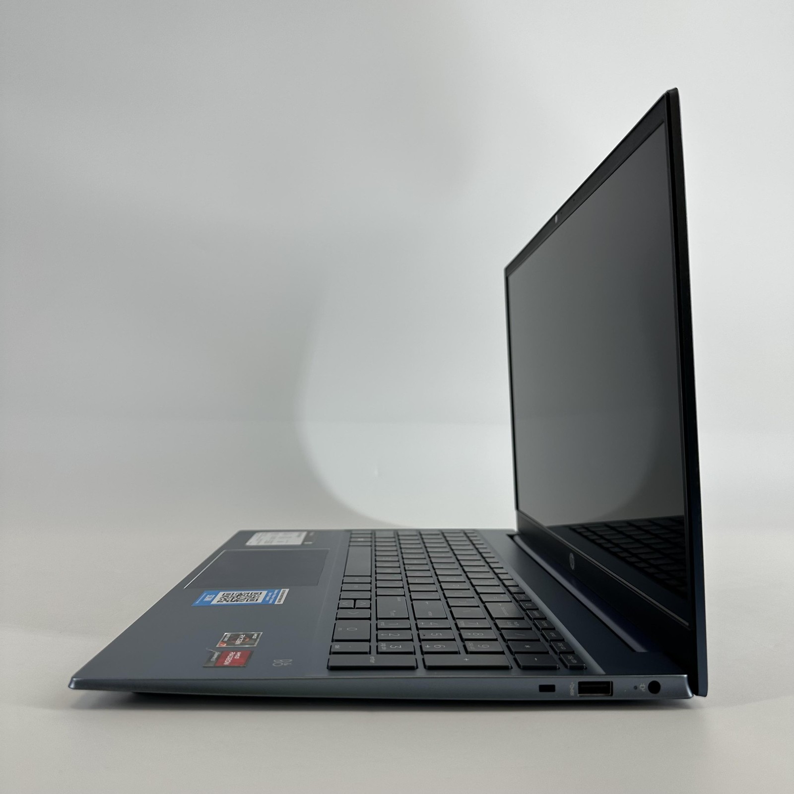 HP Pavilion 15 Blue FHD 1.8 GHz Ryzen 7 5700U 8GB RAM 512GB SSD Excellent