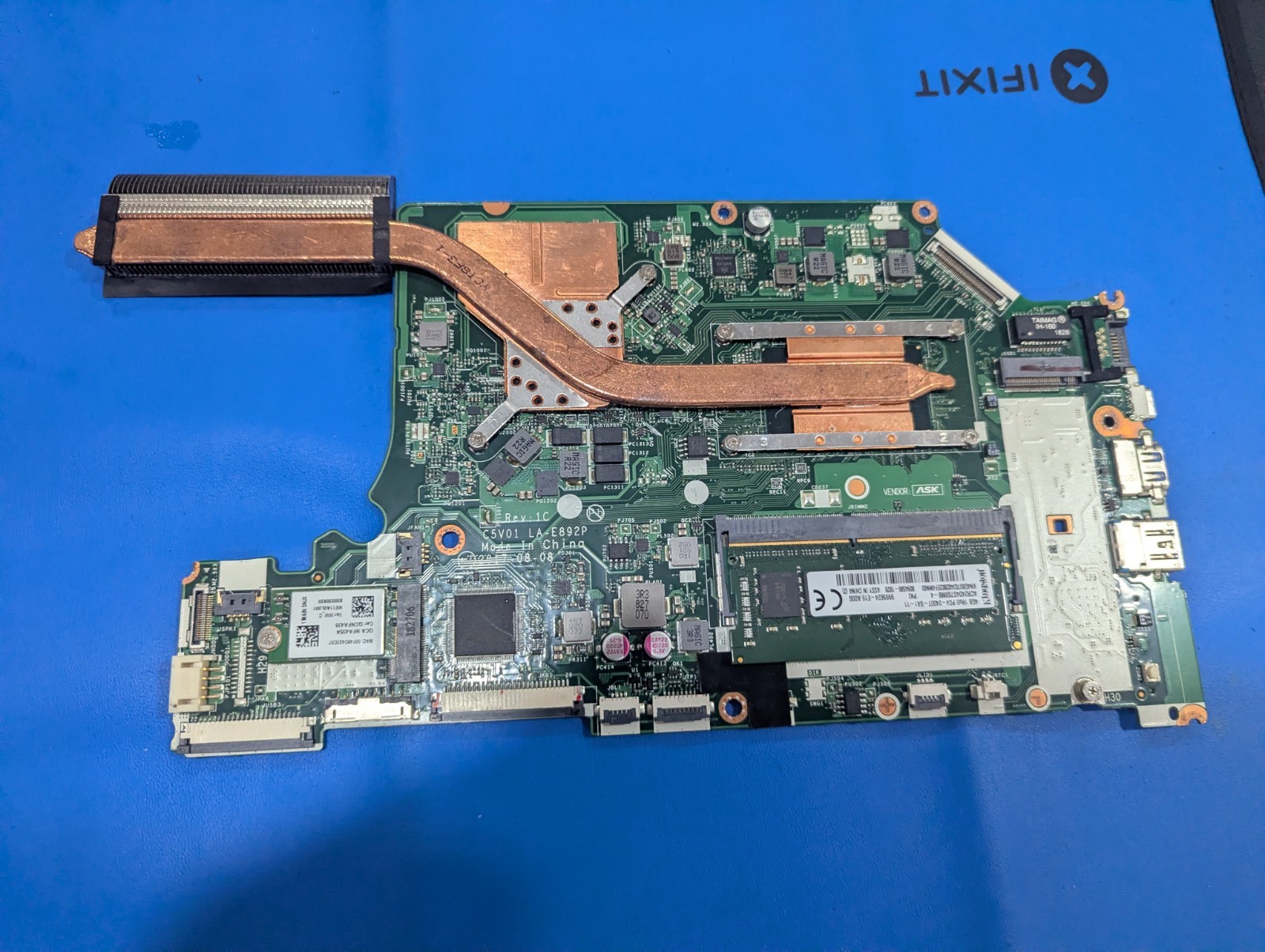 Acer Aspire 5 A515-51: i5-7200U CPU, NVidia MX150 GPU, 8GB RAM **FOR PARTS**