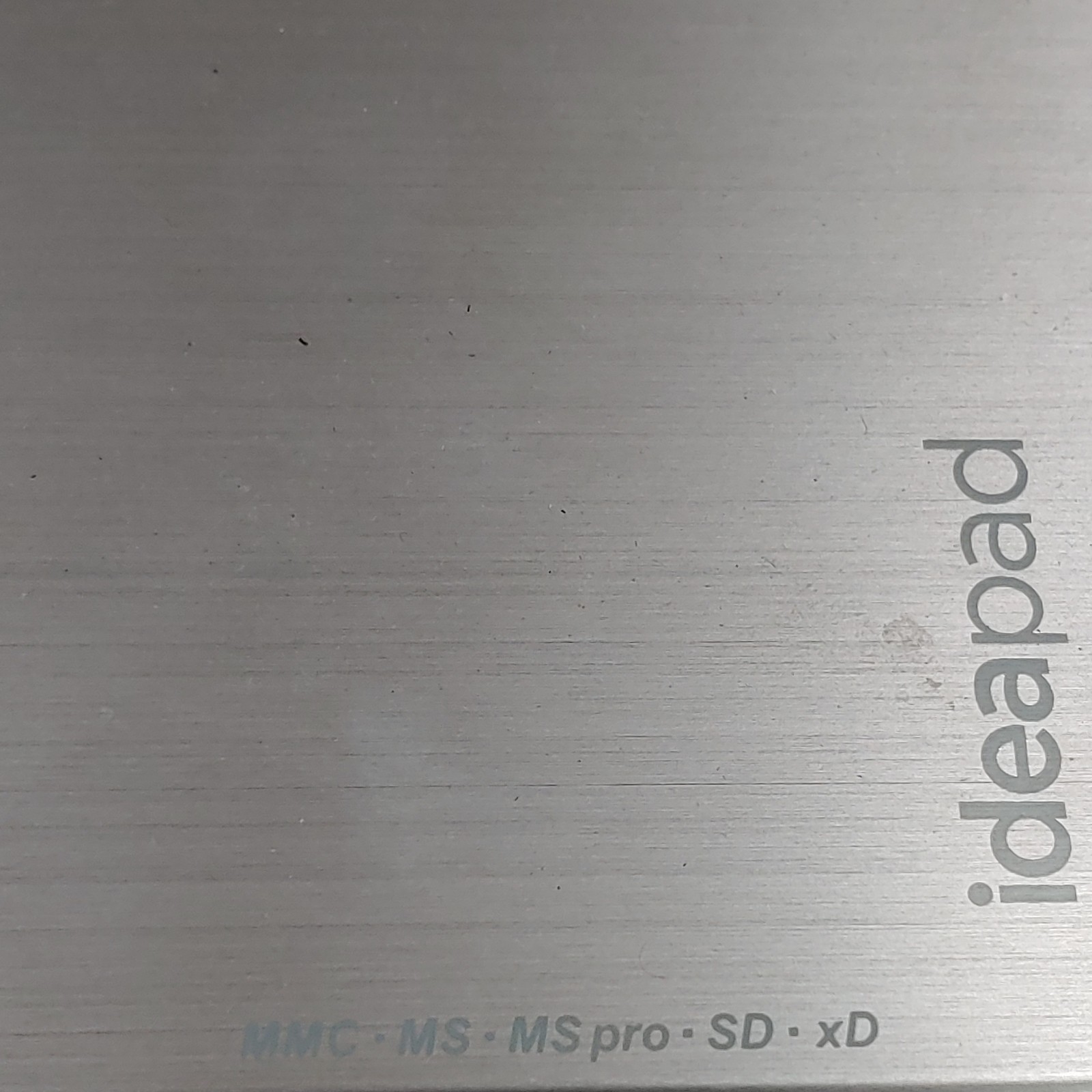 Lenovo IdeaPad Z560 15.6″ Laptop Intel i3 M380/2.53GHz/4 GB RAM/320GB HDD/Win 7