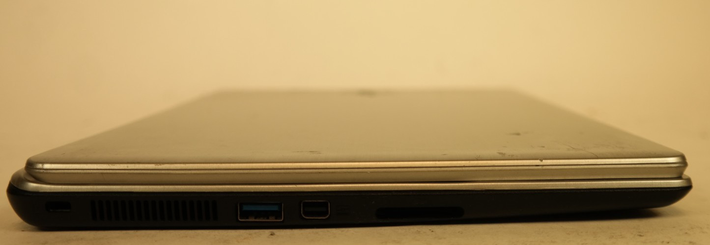 Acer Aspire V5 15.6″ AMD A6 Quad Core – No RAM – No HDD – Bad Battery – Untested
