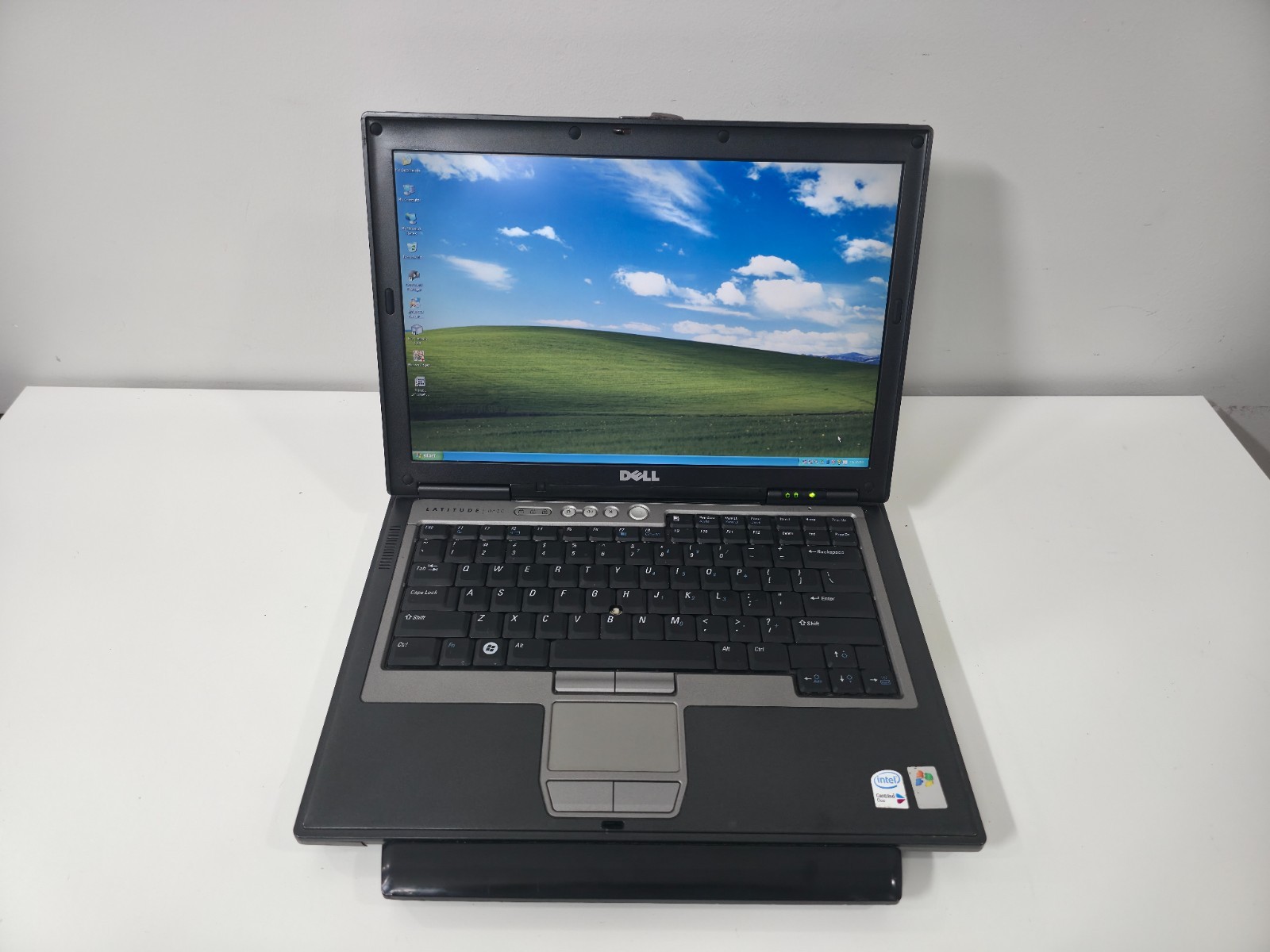 Dell D620 Laptop 2.33ghz 1gb Windows XP Pro WIFI DVD 500GB very fast! RS232