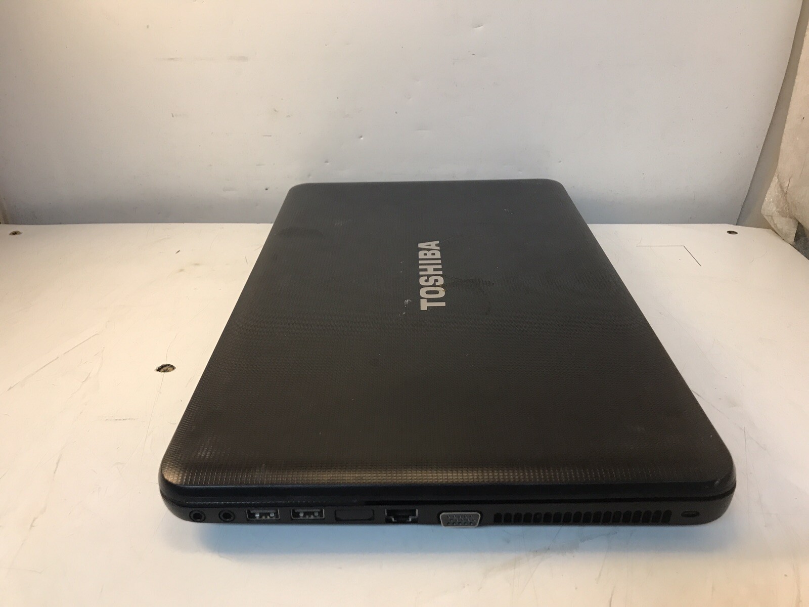 Toshiba Satellite C855D-S5950 AMD E-300 APU with Radeon HD Graphics@1.30GHz
