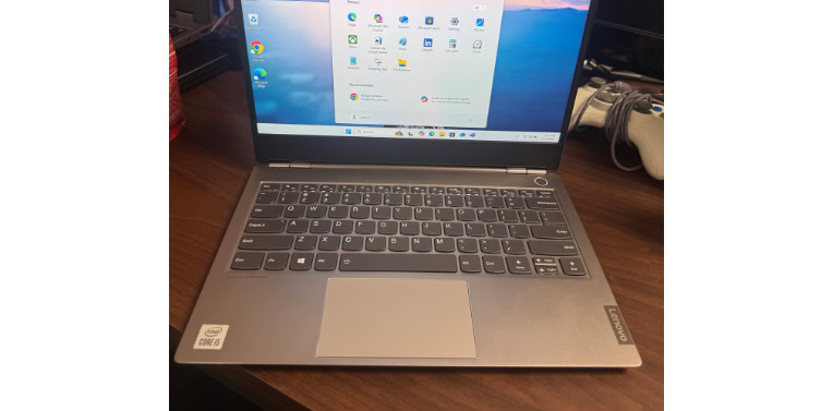 Lenovo Ultrabook Laptop 16GB 256 SSD Windows 11 Pro & Extras